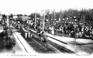 586- Mouzaiaville - Les fetes